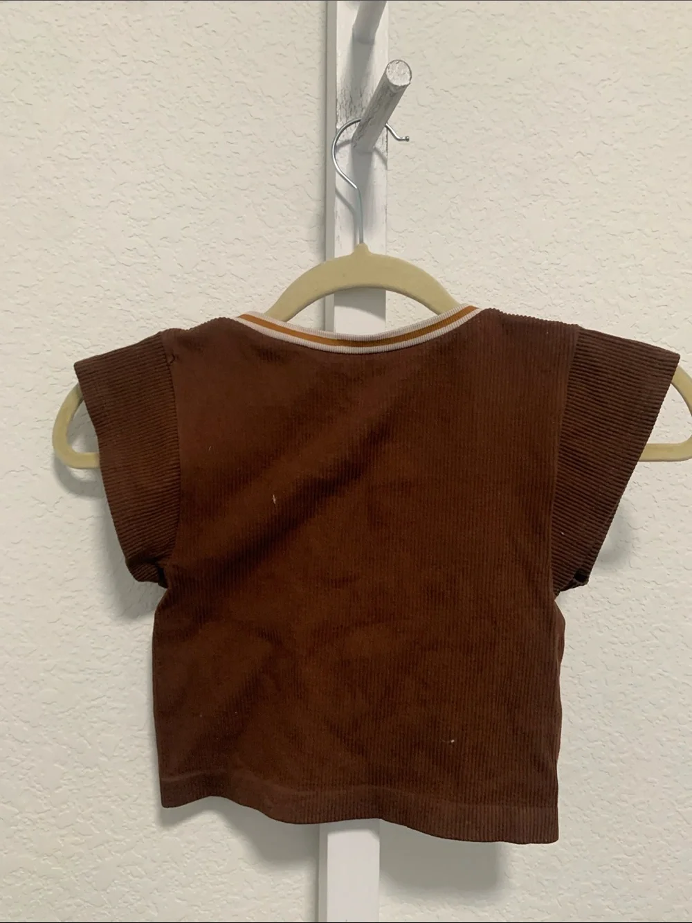 Urban Outfitters Go For Gold Brown Short Sleeve Ribbed Crop Top - Picture 5 of 8